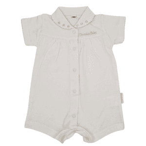 Pijama de verano Chocolat Baby en algodón 100% con botones frontales y delicado diseño en color blanco con detalles en dorado.
