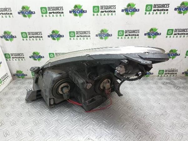 FARO DEL. DCHO Toyota Corolla 2.2 TD VERSO (R1) (2004-2009) (100 KW) - 21490 / 2AD FTV 2