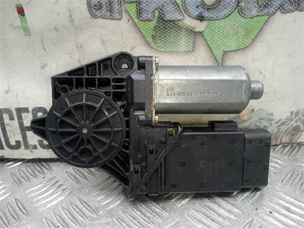 MOTOR ELEVALUNAS DEL. DCHO. Volkswagen Passat 1.9 TDI (B5) (3B2) 110CV (1996-2000) (81 KW) - 31641 / AFN/AVG 2