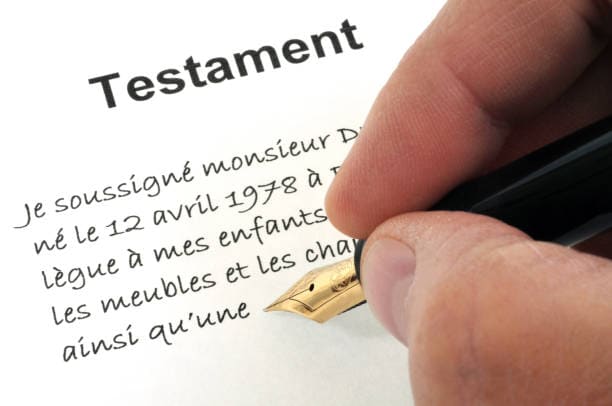 "Se ve como están firmando un testamento en Francia"