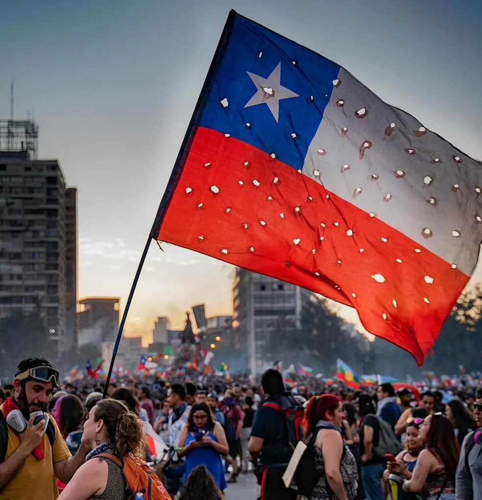 Cómo Repartir una Herencia en Chile, aparece bandera de chile, y lugareños de Chile.