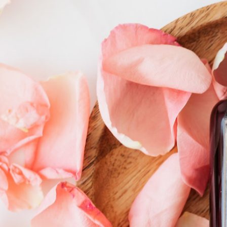 Consultoría Olfativa. Esencia con petalos de flores