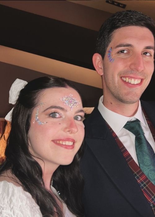 Novios en boda glitter