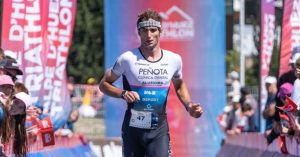 Pello Osoro brilla con un gigantesco TOP10 en Alpe d'Huez Triathlon 2026.