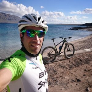 Eneko LLanos en mountain bike