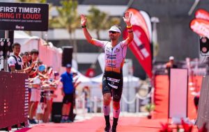 Montraveta directo a Kona vestido de bronce en Club La Santa Ironman Lanzarote y Laidlow arrasa