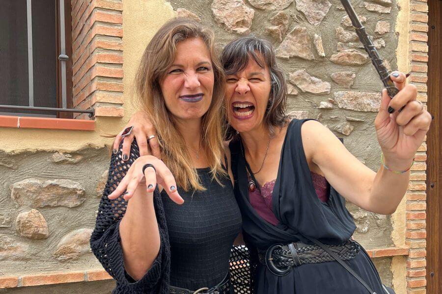 El equipo de Zsa Zsa Zsú Ediciones divirtiéndose en la Feria de la Brujería de Trasmoz