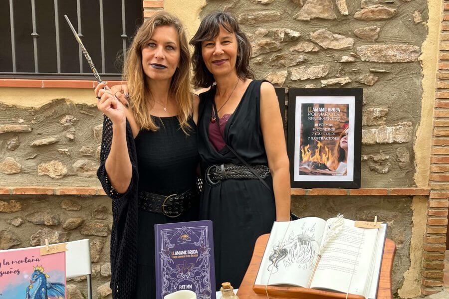 El equipo de Zsa Zsa Zsú Ediciones en la Feria de la Brujería de Trasmoz