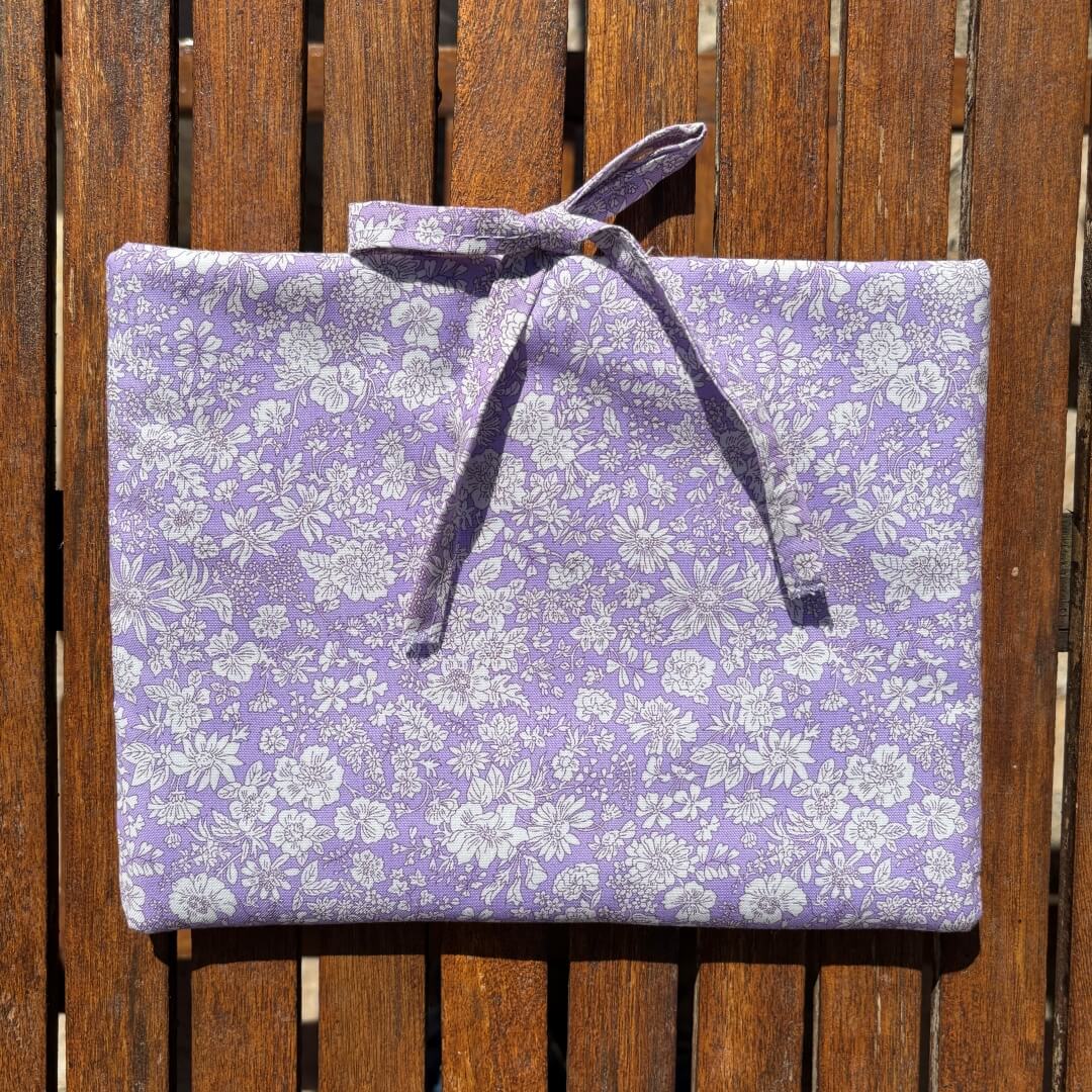 Funda acolchada para libros con lazada