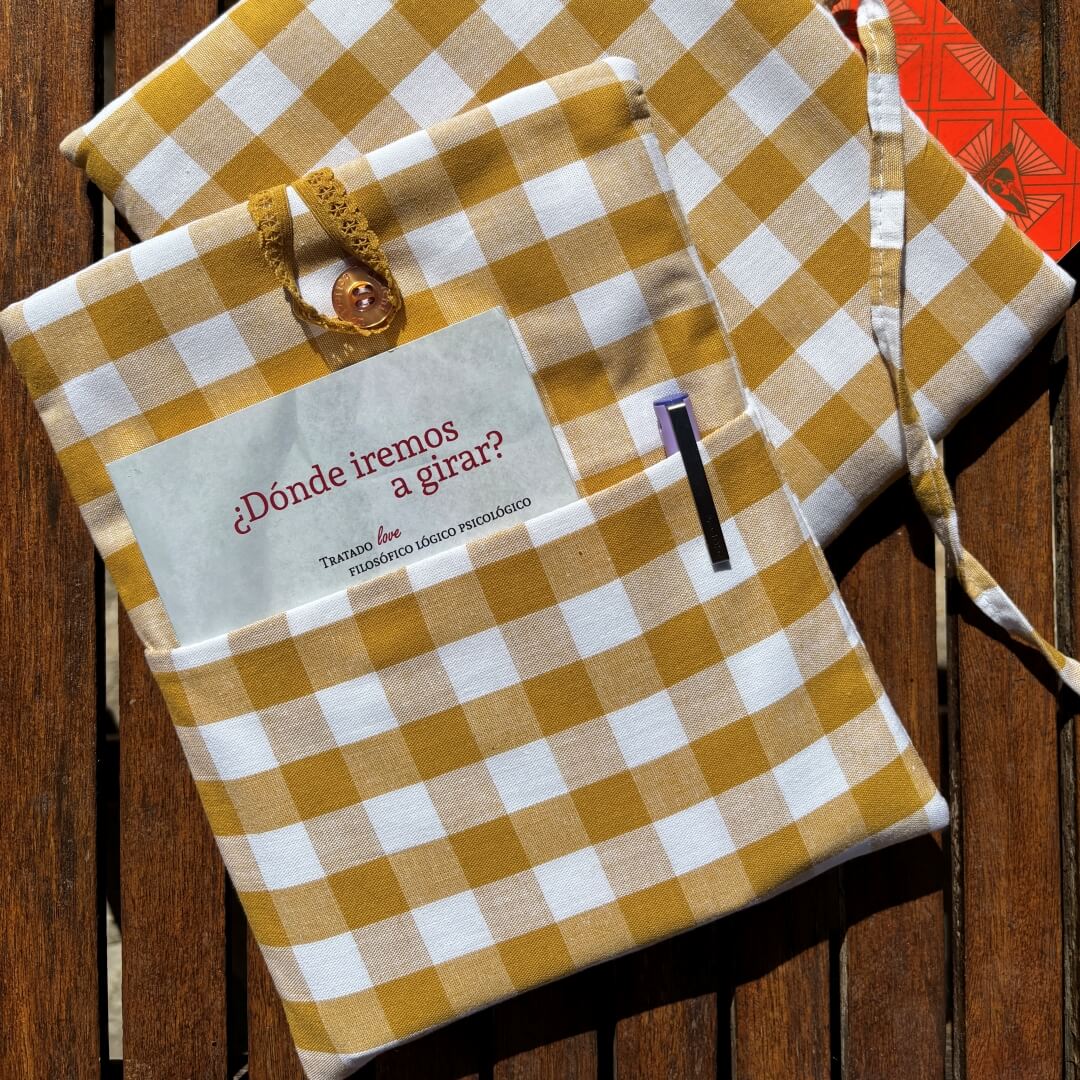 Funda acolchada para libros con bolsillo